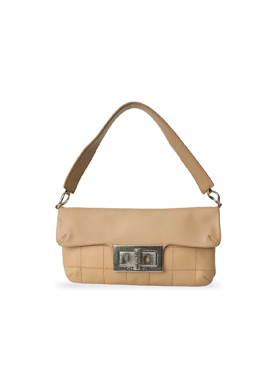 Exclusive Discount GIANT MADEMOISELLE LOCK BAG Don't Miss Out – Shop Fashionable Bags At Special Rates Exclusive Discount GIANT MADEMOISELLE LOCK BAG Don't Miss Out – Shop Fashionable Bags At Special Rates
